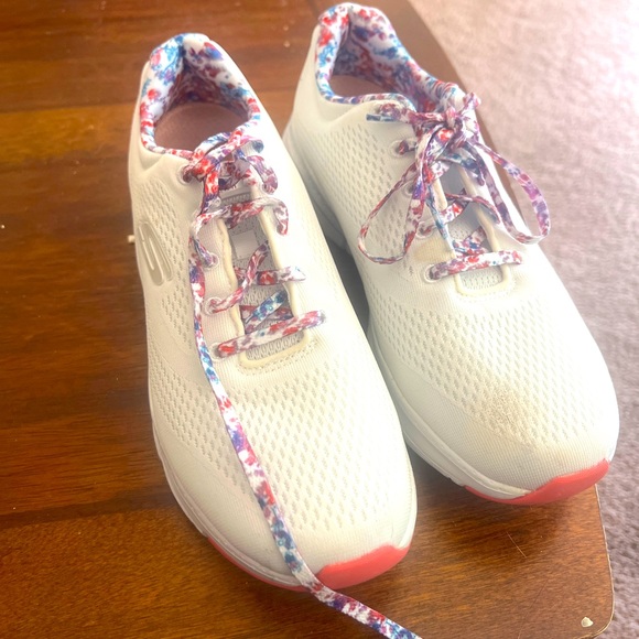 Skechers Women’s US 8.5 Arch Fit Magic Oasis Athletic Pink Floral Shoes - Picture 1 of 10